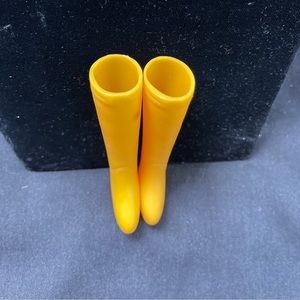 Vintage Barbie, 80s boots, yellow rare color!